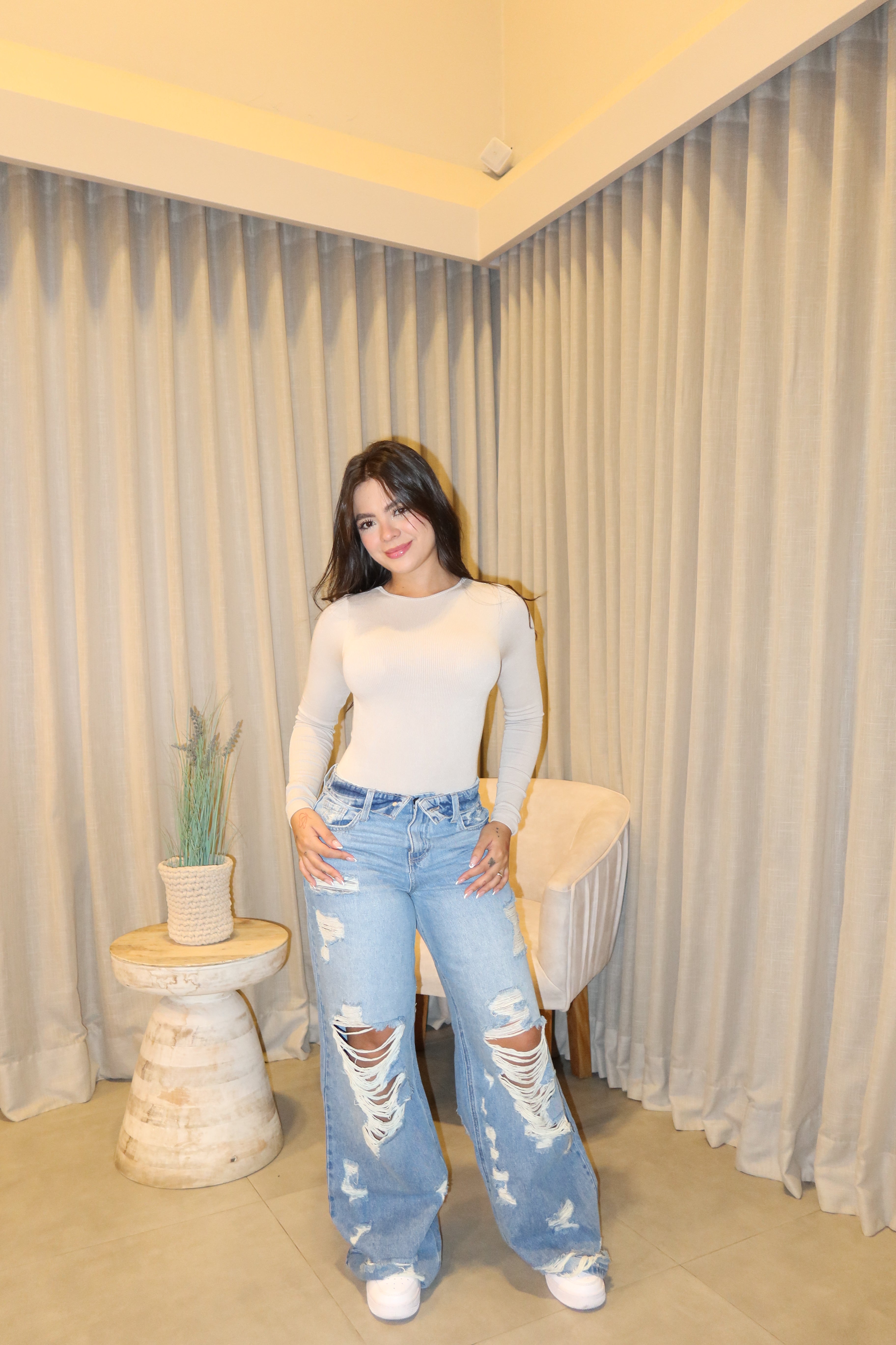 Jean Cello Wide Leg Rotos +  Body Almond Milk