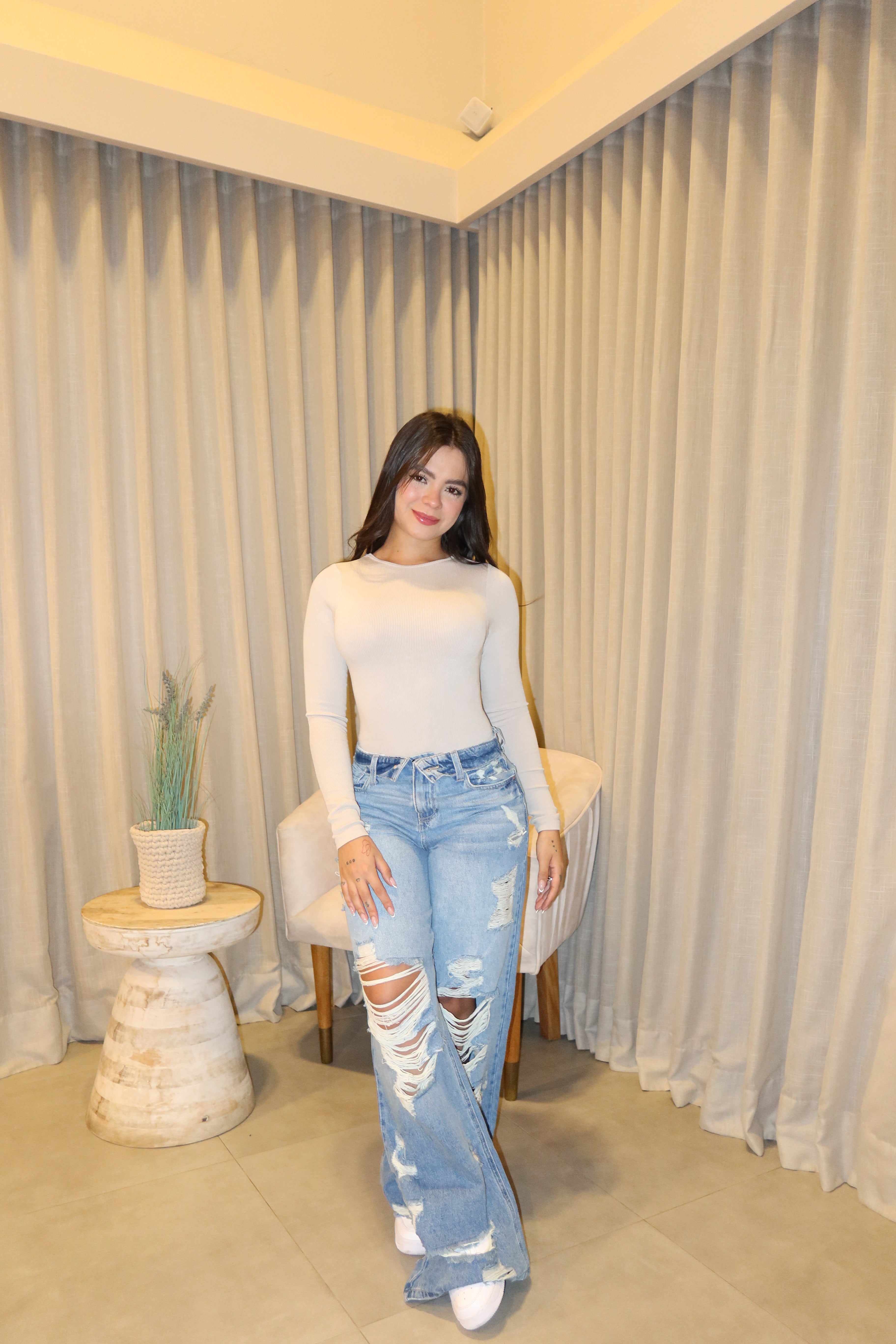 Jean Cello Wide Leg Rotos +  Body Almond Milk