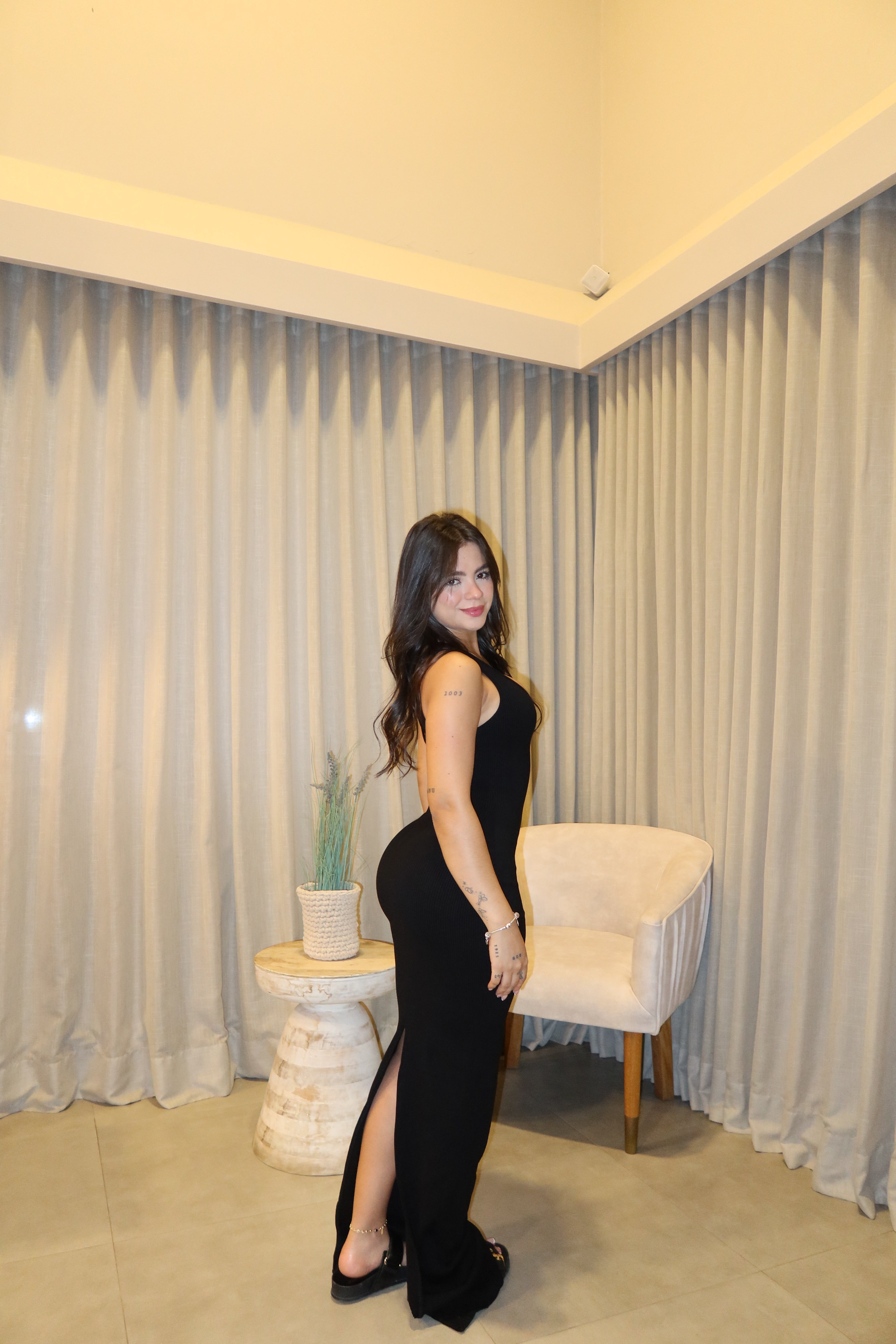 Vestido Black Tiras Cruzadas
